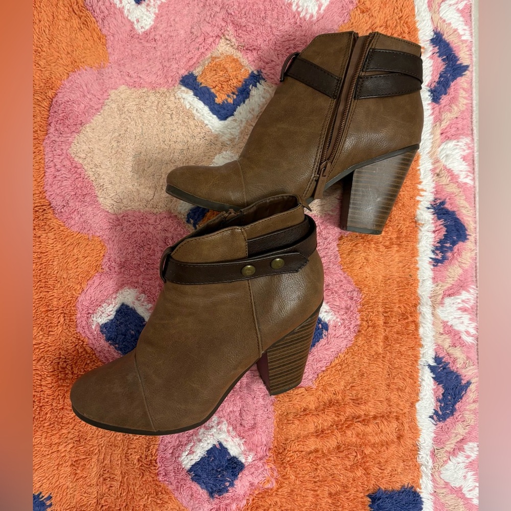 Breckelles Gail Stacked Heel Ankle Boots Brown Size 8